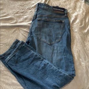 Boyfriend-fit jeans